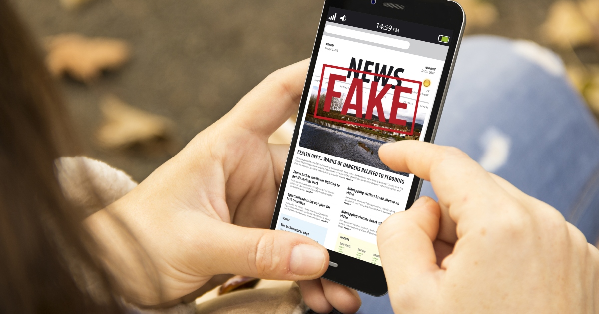 Πώς τα fake news απειλούν τη δημοκρατία – Ο ρόλος των δημοσιογράφων, του κοινού και της Τεχνητής Νοημοσύνης